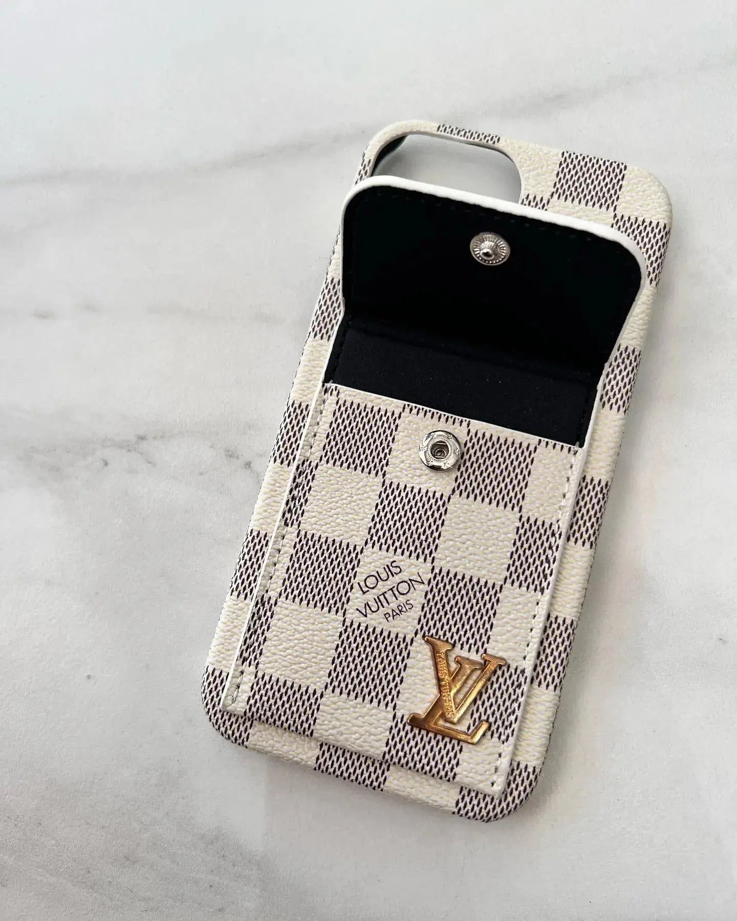 LV iPhone 17 Pro Max Case Cardholder BREATHE