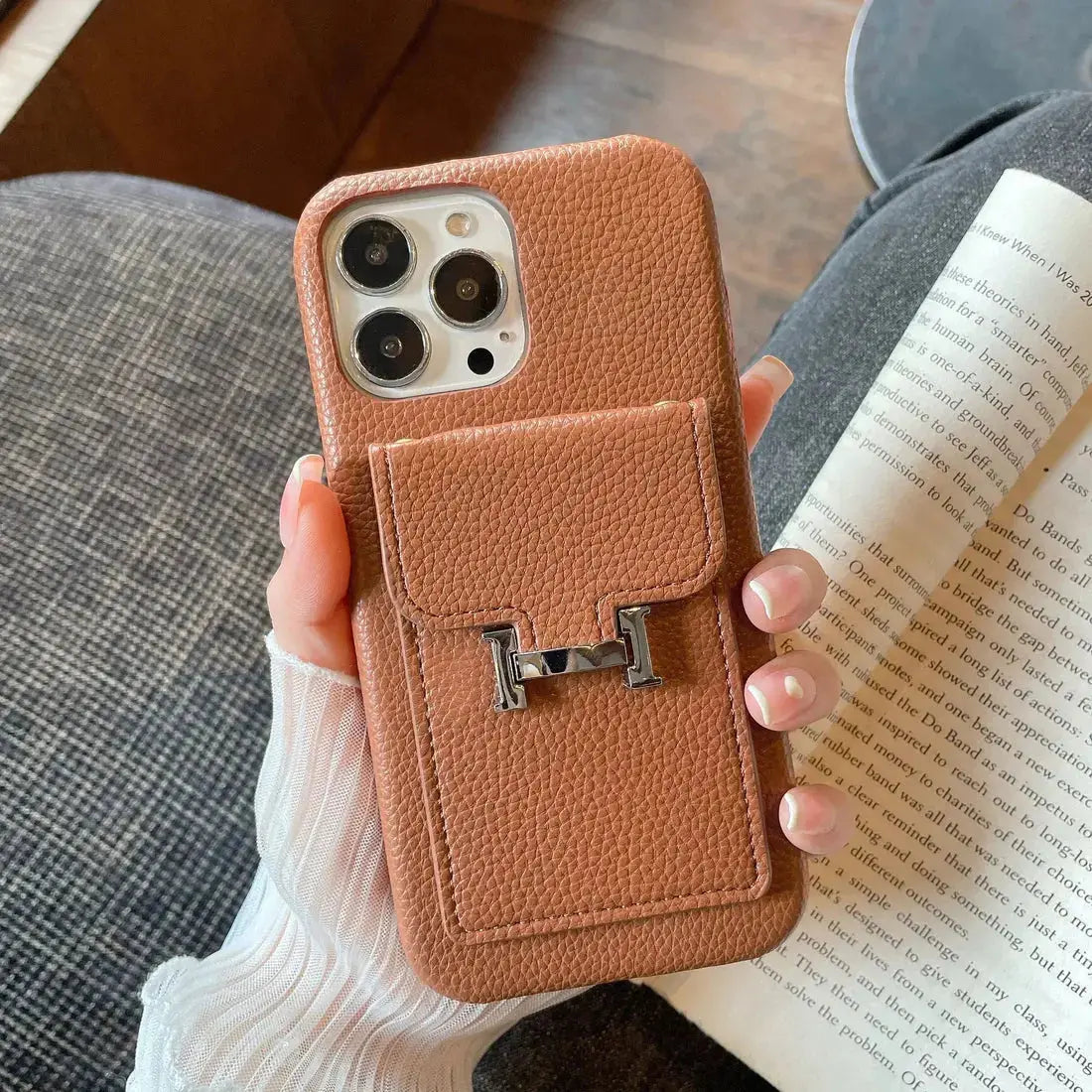 Le Tan Hermès iPhone 17 Pro Max Case with Cardholder BREATHE