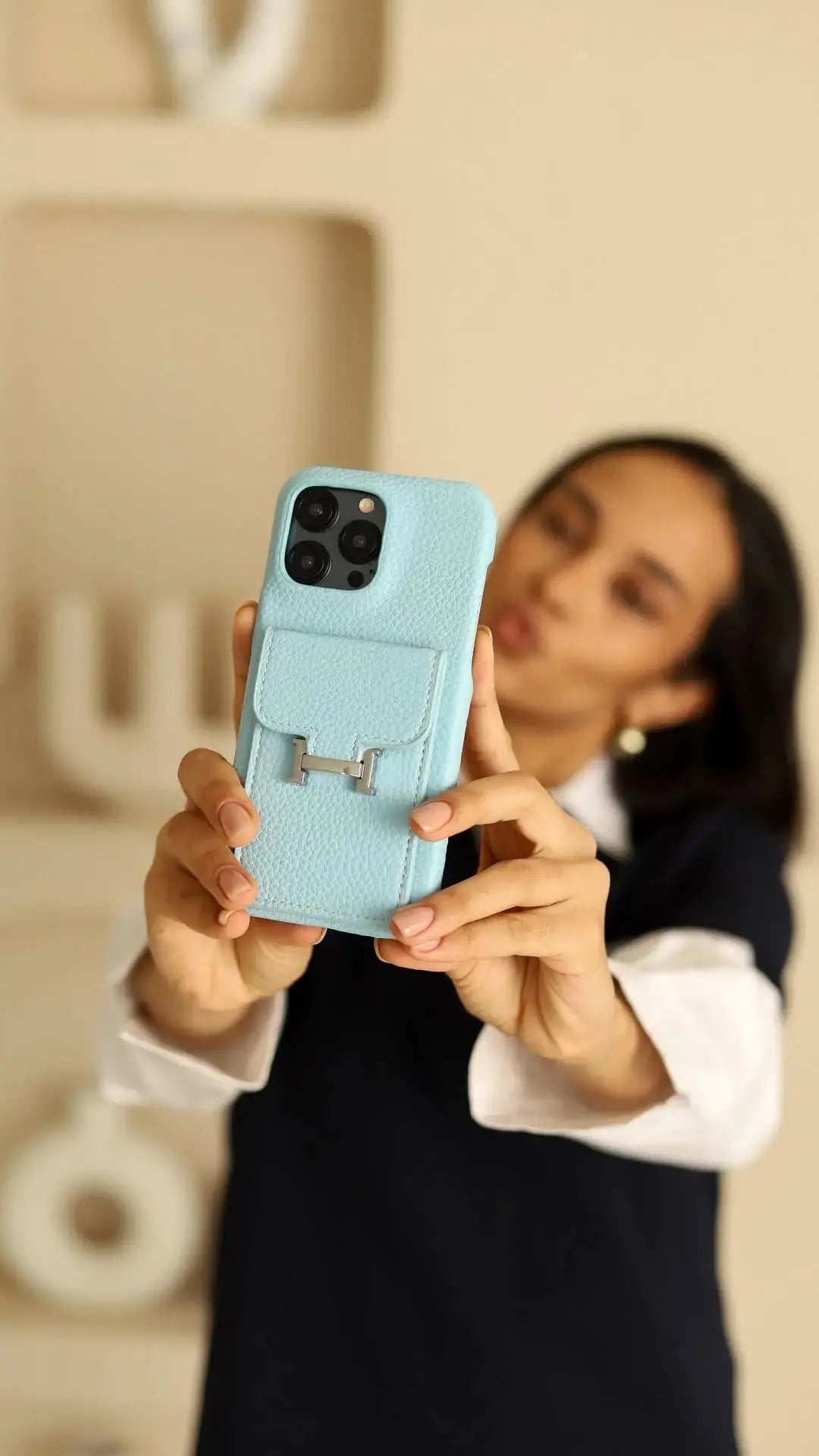 Le Bleu Hermès iPhone 17 Pro Max Case with Cardholder BREATHE