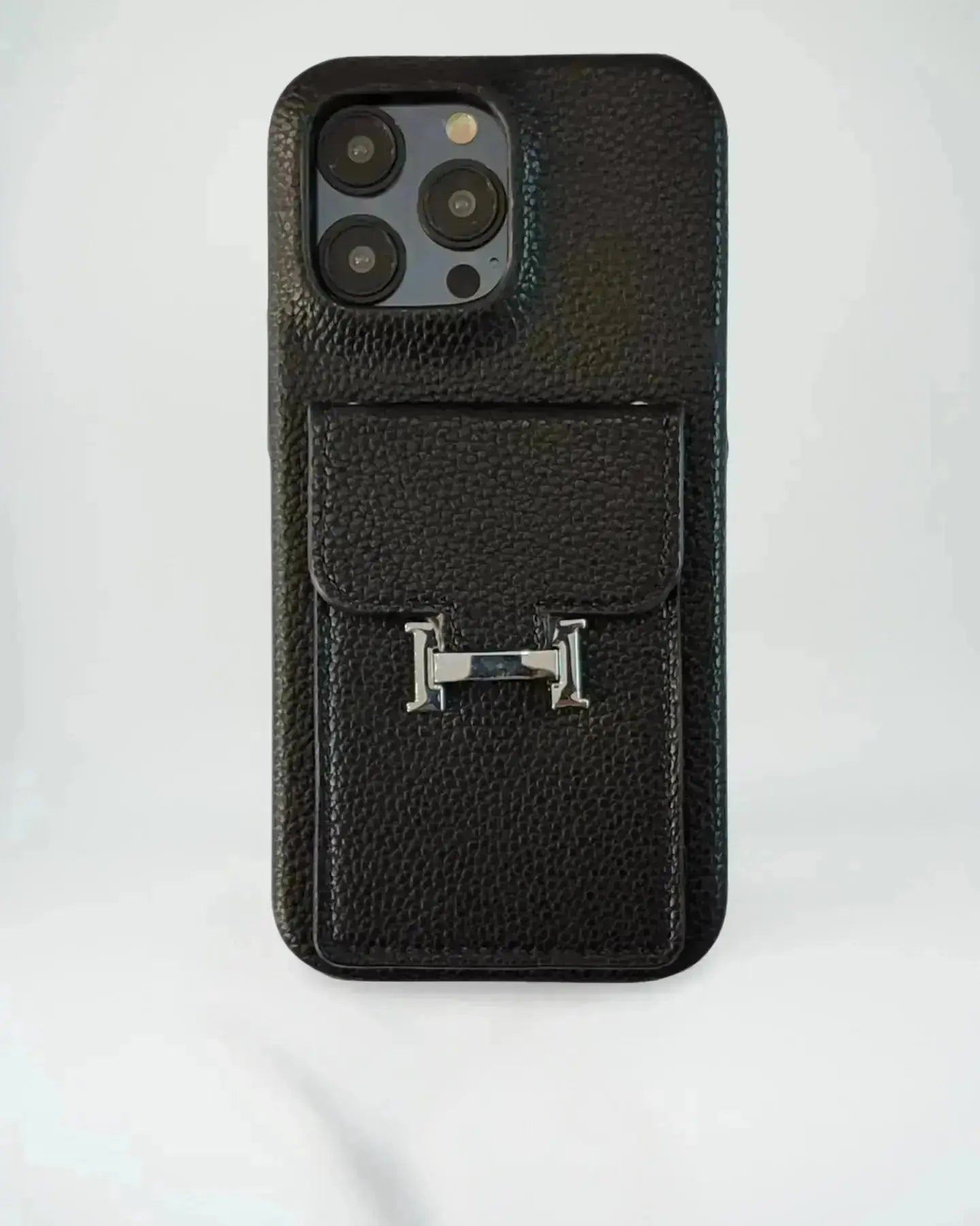 Le Blanc Hermès iPhone 17 Pro Max Case with Cardholder BREATHE