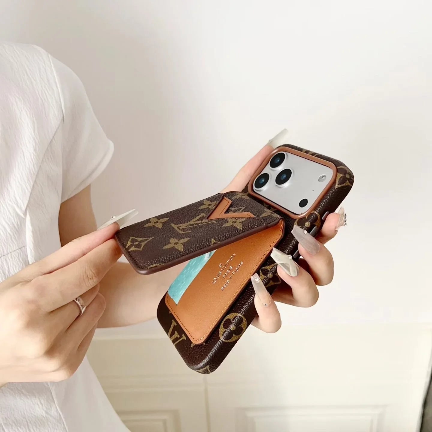 Beige Monogram Gucci iPhone 17 Pro Max Case with Cardholder – Classic Canvas Luxury