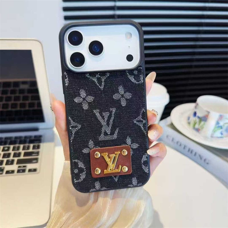 Louis Vuitton iPhone 17 Pro Max card holder case in Black 2