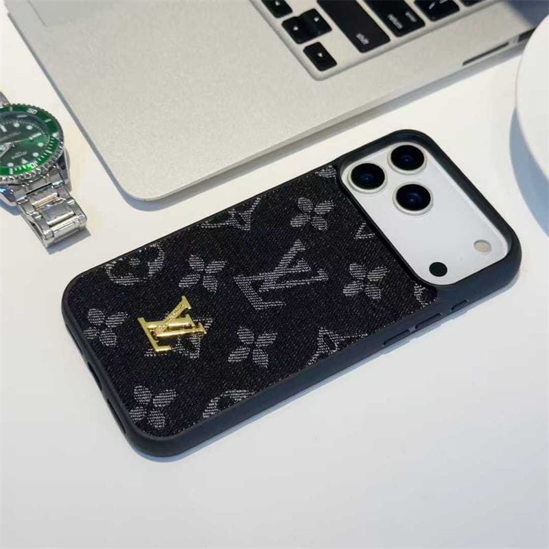 Louis Vuitton iPhone 17 Pro Max card holder case in Black 2