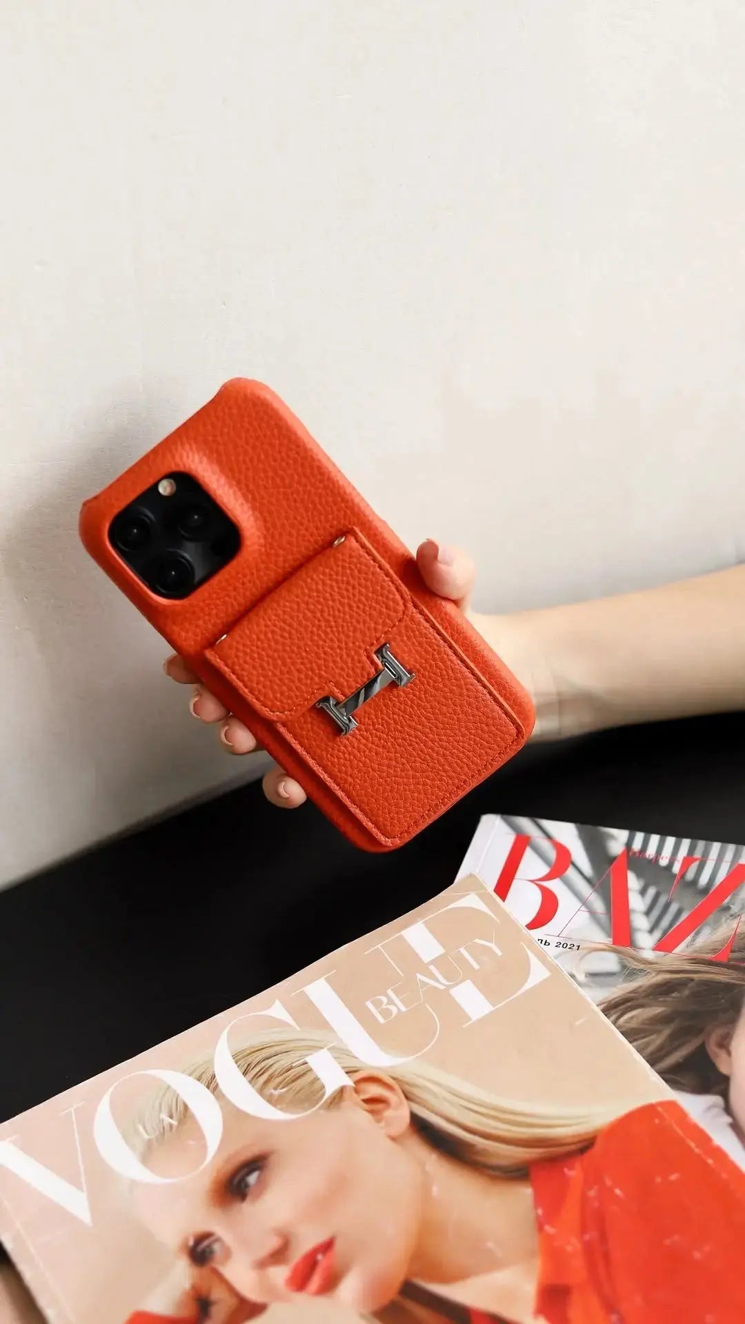 L'Orange Hermès iPhone 17 Pro Max Case with Cardholder BREATHE