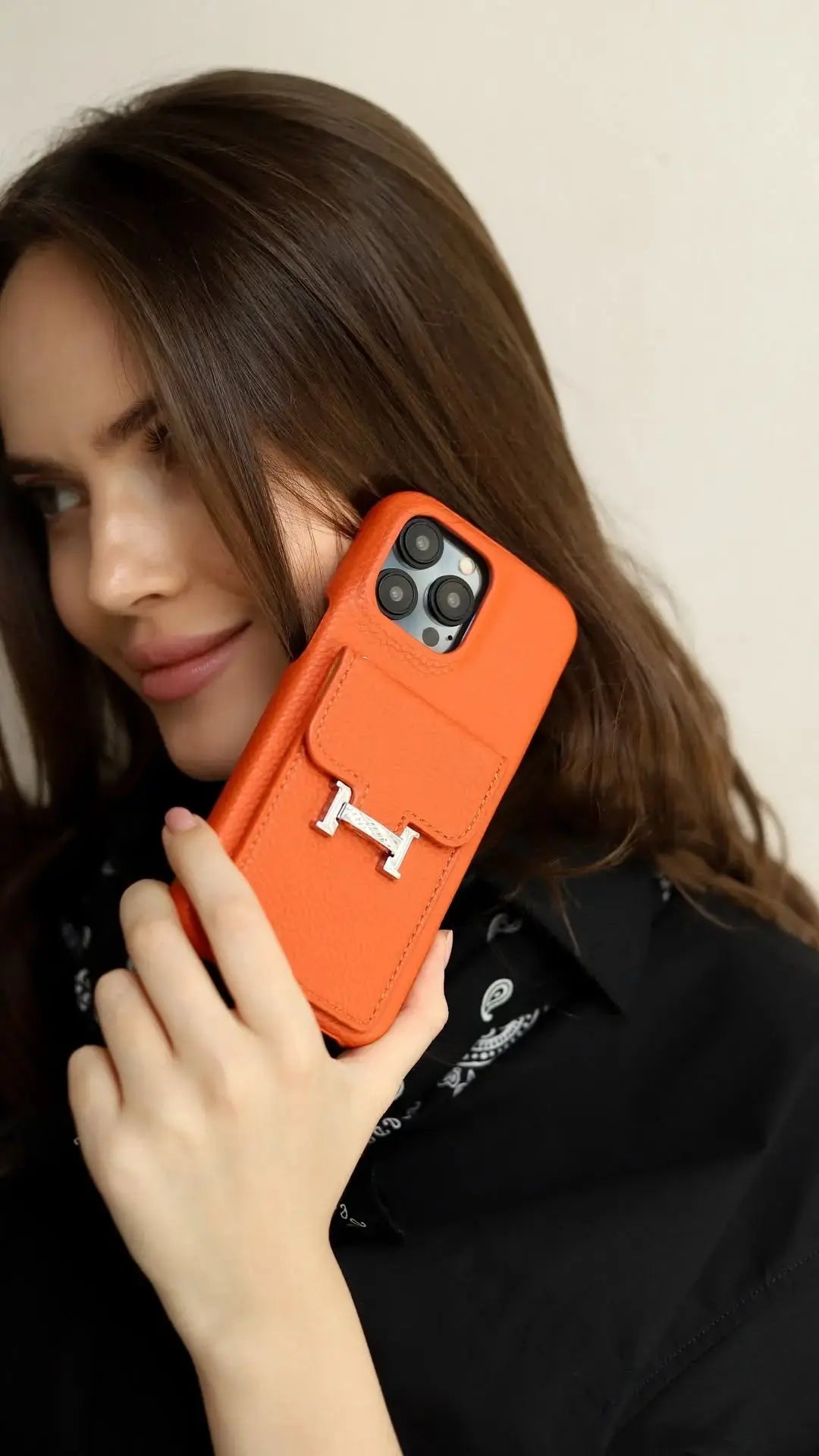 L'Orange Hermès iPhone 17 Pro Max Case with Cardholder BREATHE