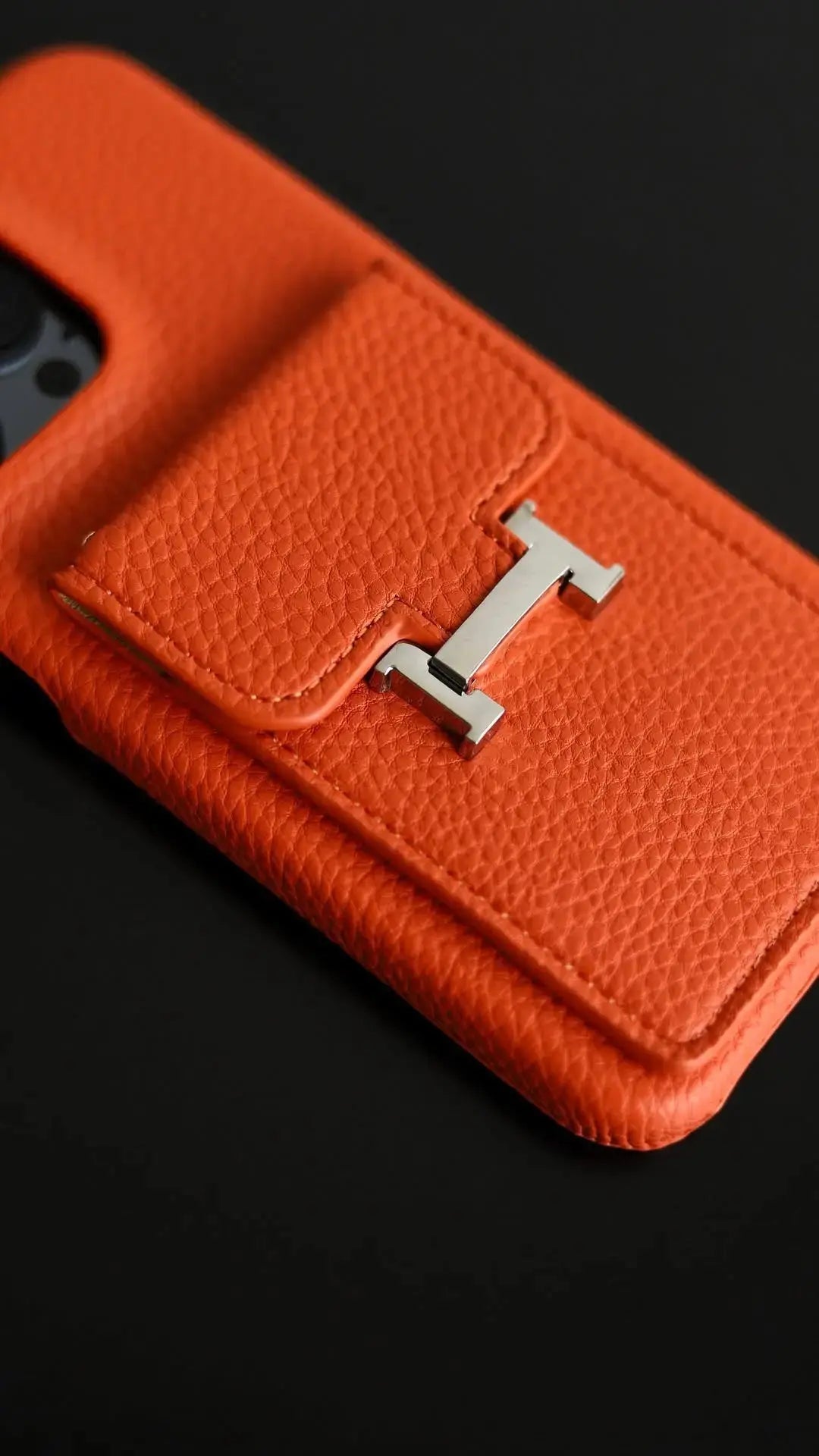 L'Orange Hermès iPhone 17 Pro Max Case with Cardholder BREATHE
