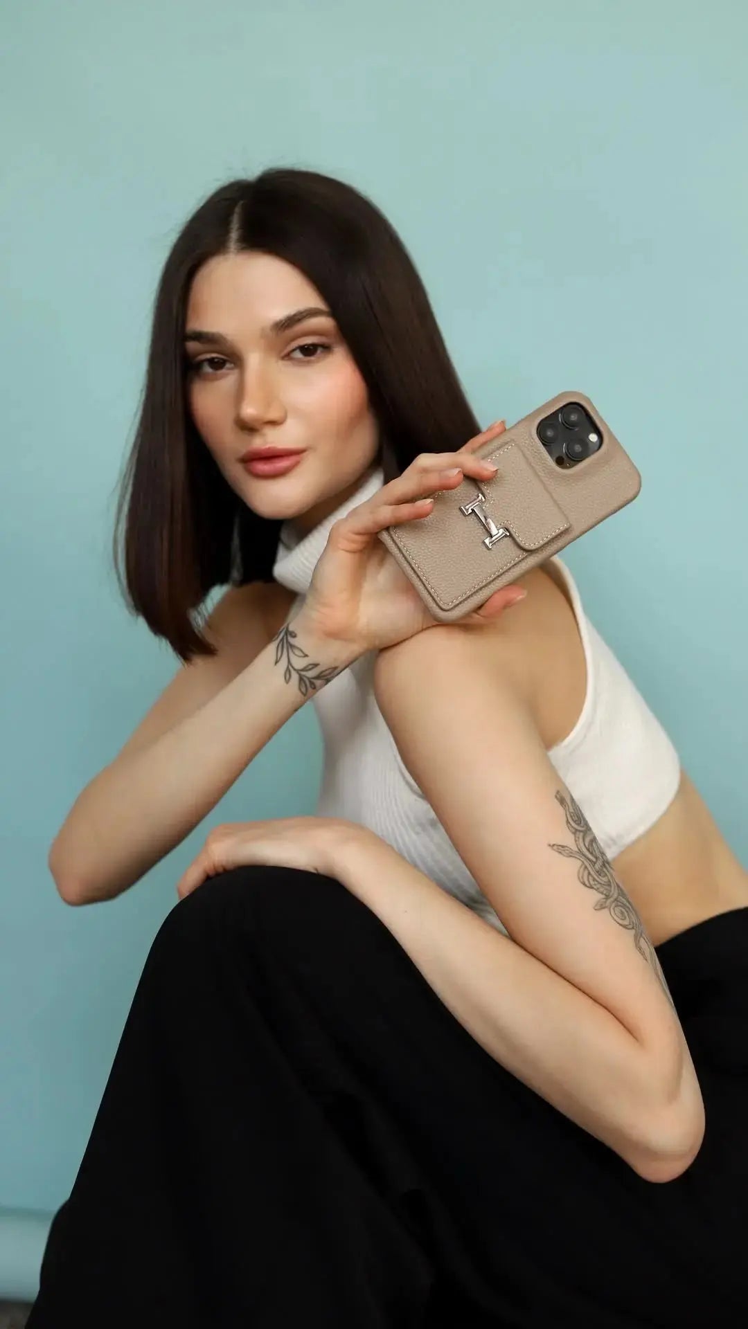 Le Sable Hermès iPhone 17 Pro Max Case with Cardholder BREATHE