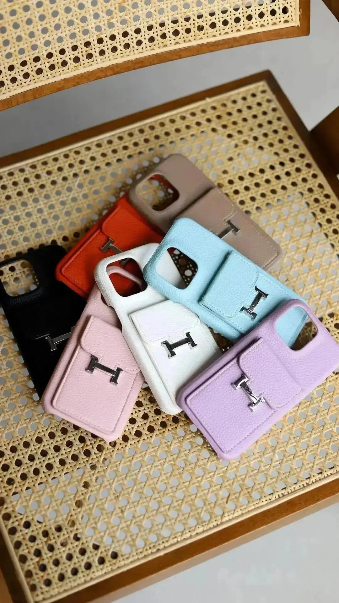 Le Rose Hermès iPhone 17 Pro Max Case with Cardholder BREATHE