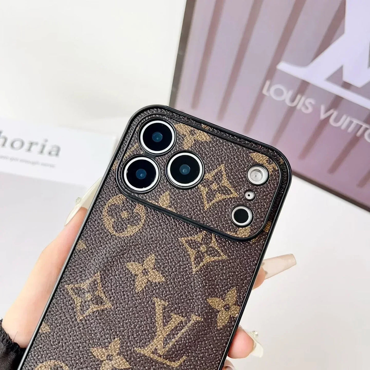 Louis Vuitton iPhone 18 Pro Max Case MagSafe – Classic Monogram Leather Dark